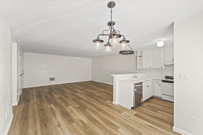 Photo - 18530 Hatteras St Unidad 122
