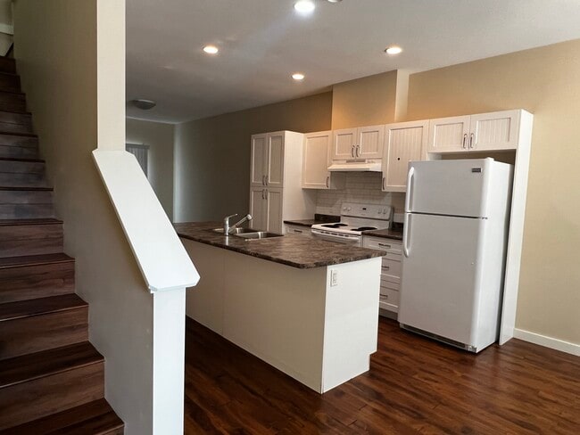 Photo - 10904-10102 102 Ave