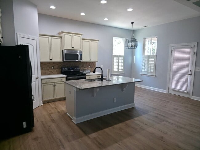 Photo - 341 Belvedere Dr