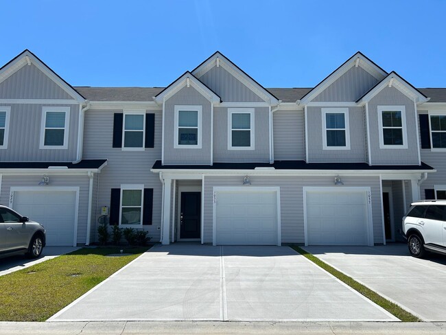 Building Photo - ABSOLUTELY BEAUTIFUL BRAND-NEW BUILD TOWNHOME