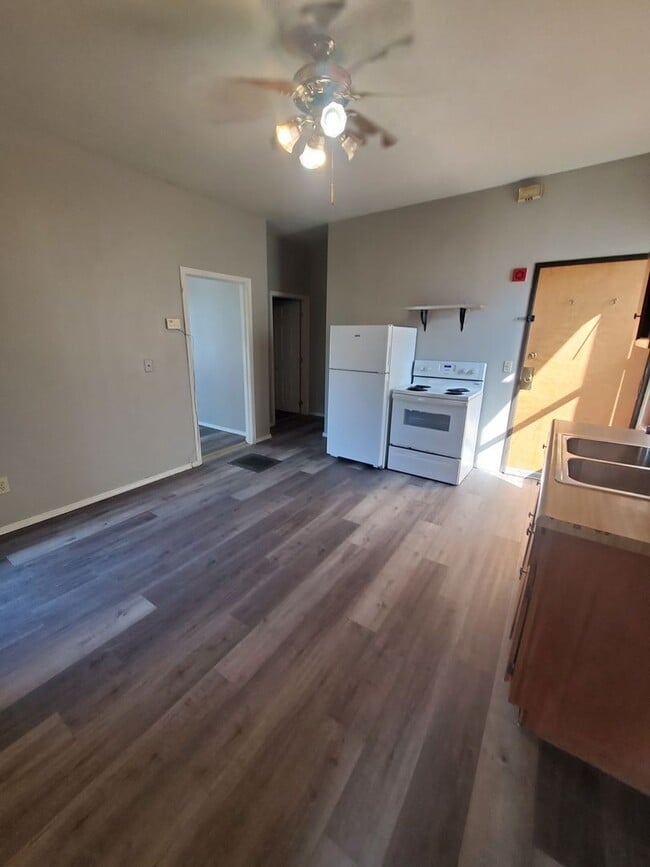Photo - 1655 N Van Buren St Unit 2