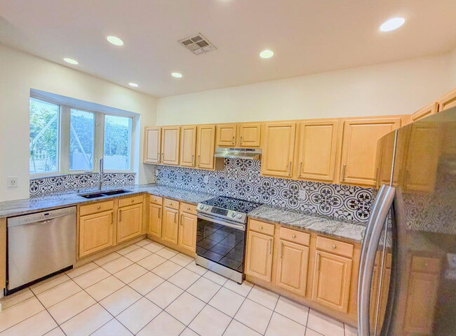 Photo - 753 Seaview Dr