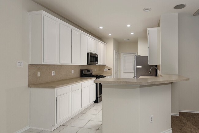 Photo - 102 Blue Creek Pl