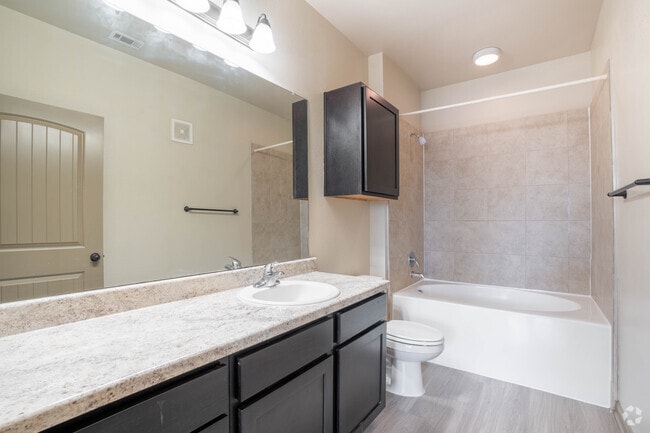 1BR, 1BA - 877SF - Bathroom