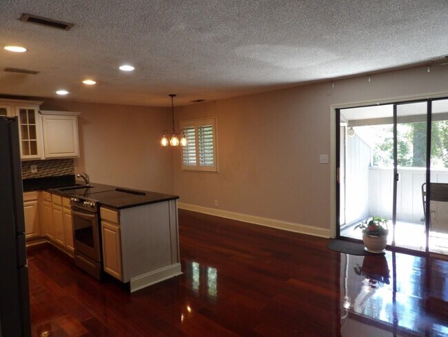 Photo - 10301 N Kings Hwy