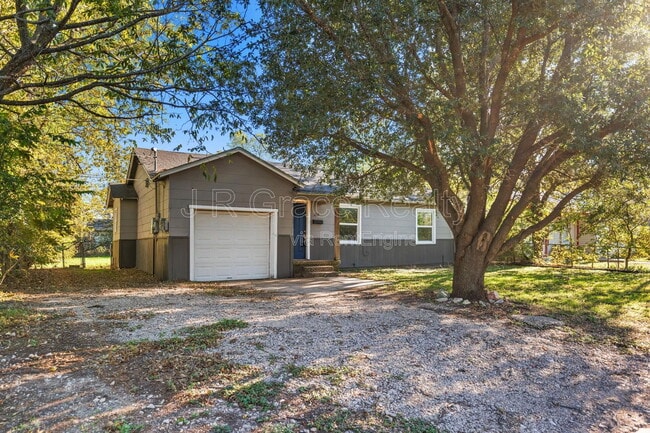 Building Photo - 3621 Redbird St Rental