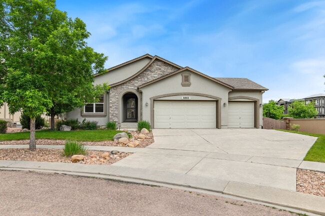 Stylish Cordera Ranch with Finished Baseme... - Stylish Cordera Ranch with Finished Baseme... Apartment