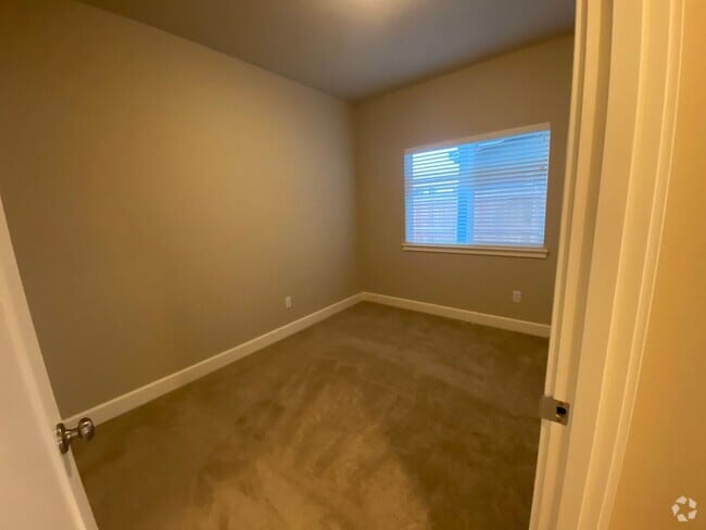 Building Photo - 197- Zenith, 49th Unit 197- 3575 SW 49th Rental