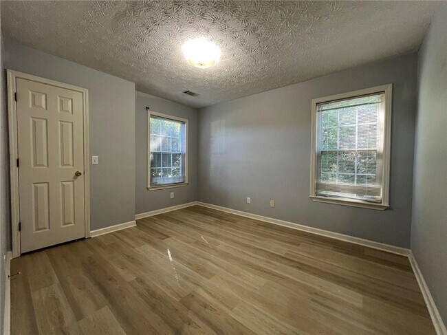Photo - 2925 Ashbyrn Ct NE