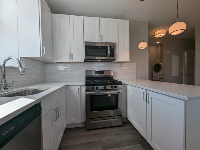 Building Photo - 3902 N Janssen Ave Unit 3