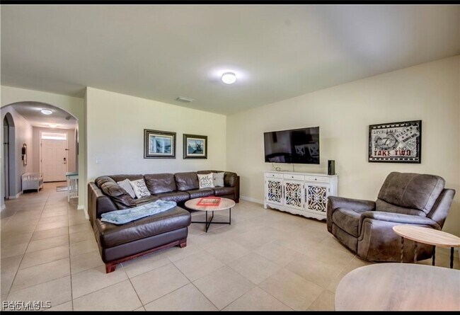 Photo - 233 SE 3rd St