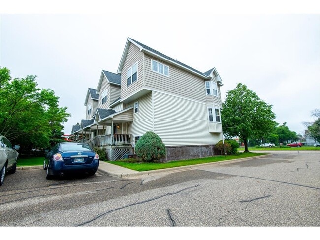 Photo - 5724 4th St NE