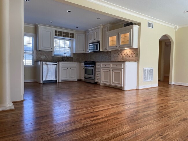 Photo - 1750 Wroxton Ct