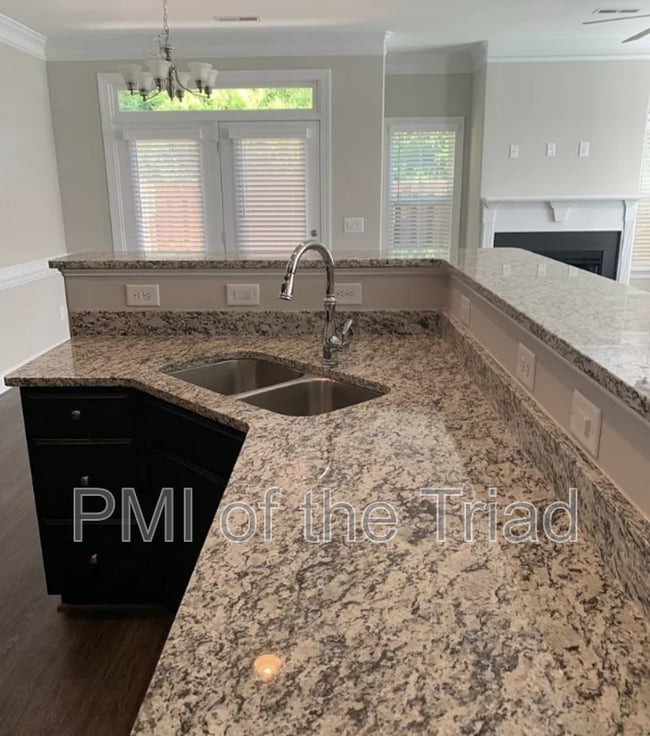 Photo - 868 Silver Leaf Dr