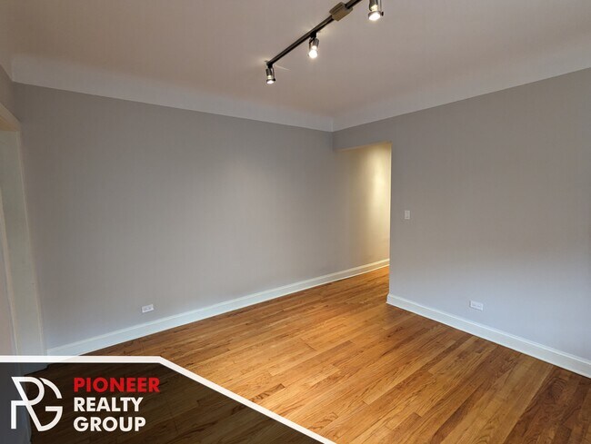 Photo - 2329 N Rockwell St Unidad C1