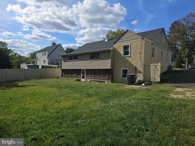 Photo - 1715 Hazel Ave