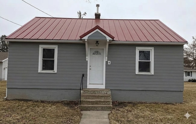 Building Photo - 609 1st St E