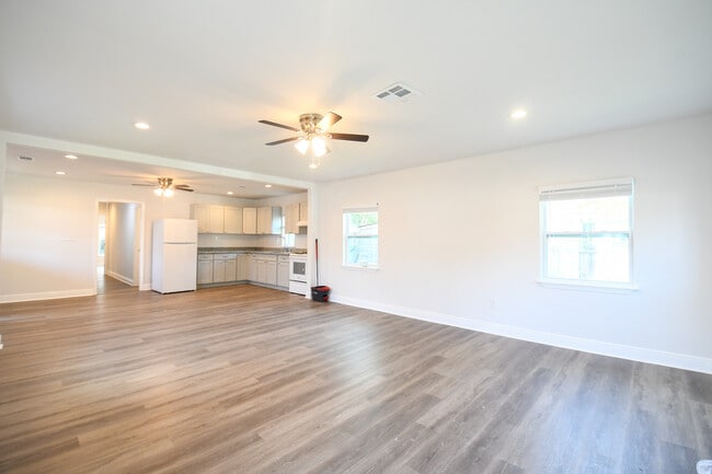 Photo - 415 W 29th Ave