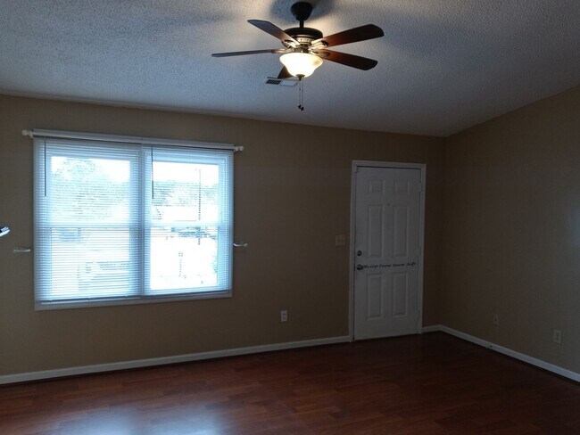 Photo - 3 bd/ 2 ba located MINUTES from Fort Bragg! Quiet Neighborhood!
