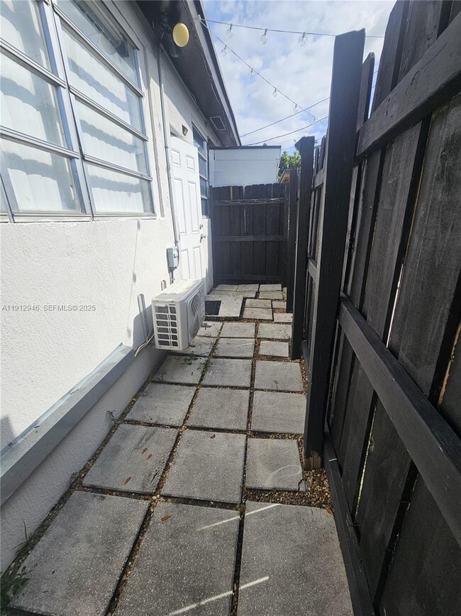 Photo - 954 SE 1st St