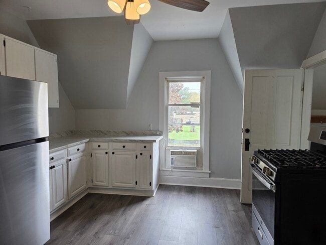 Building Photo - 14 Lincoln Pkwy