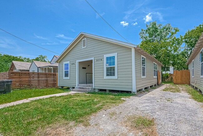 Photo - 3270-3274 Reeves St. Unidad 3270 Reeves A