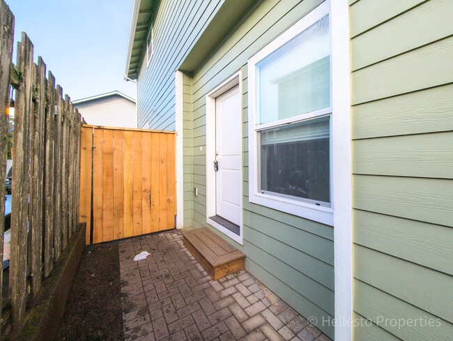 Photo - 2530 SW Coho St