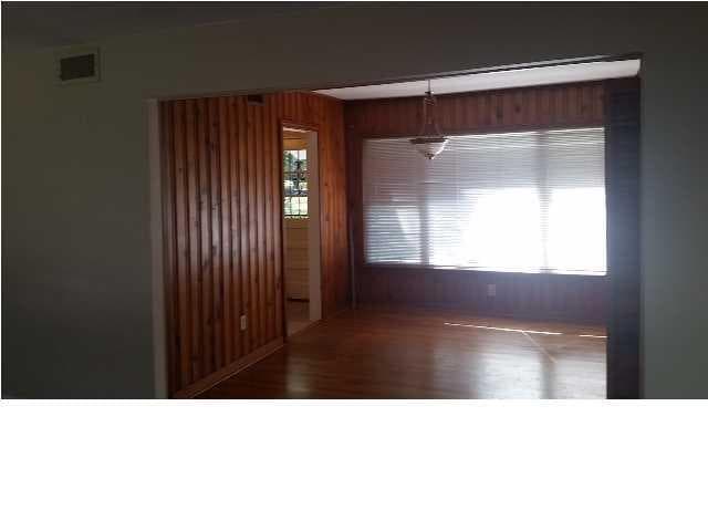 Photo - 282 Jackson Blvd