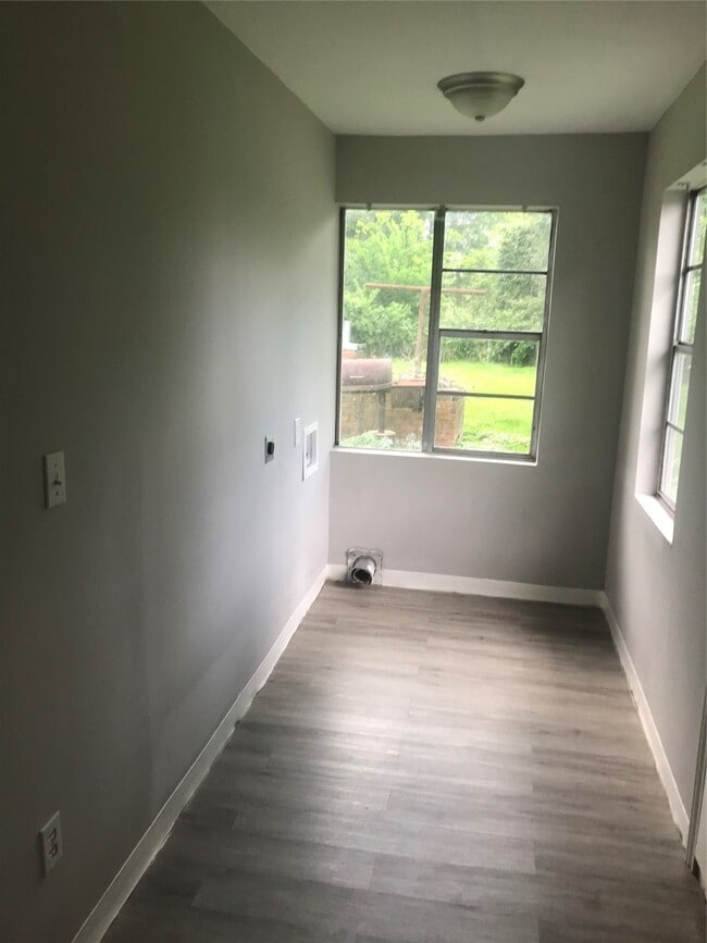 Photo - 1728 Kansas St