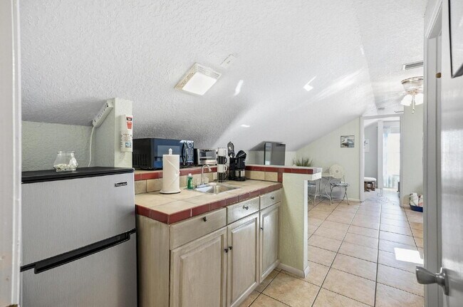 Photo - 305 N 6th St Unidad B