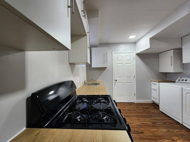 Building Photo - 7302 Columbia Ave Unit C
