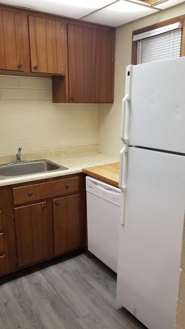 Photo - 2772 University Ave