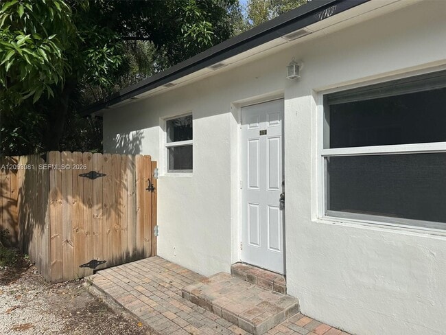 565 NE 65th St Unit 2