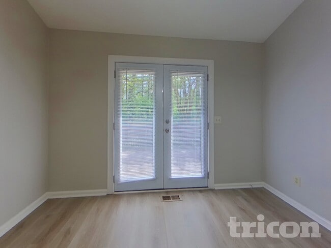 Photo - 5450 Bridle Dr