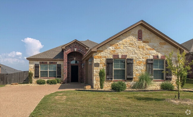 Building Photo - 3 Bedroom Single Family Home:  Refrigerato...