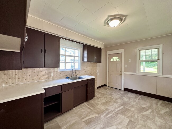 Photo - 611 Raymond St