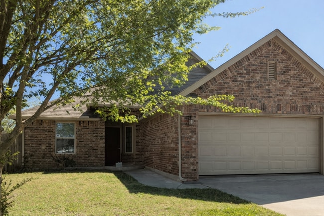 Building Photo - Comfort, Space & Flexibility – 3 Bed Home in Moore School District