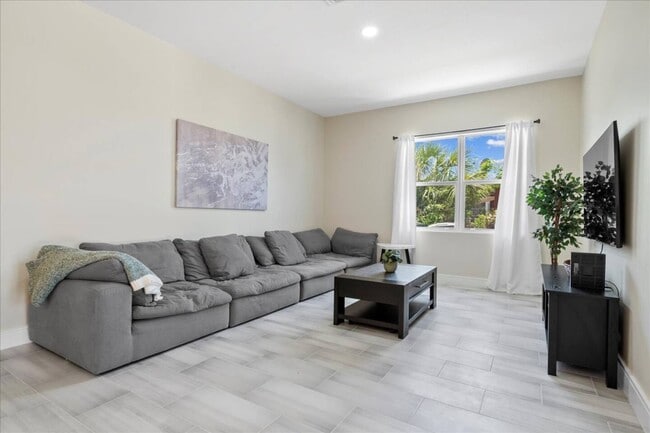 Photo - 818 Foresteria Dr