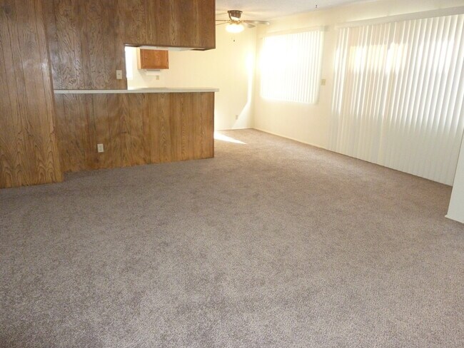 Lining Room, Bar, Dining Rm - 660 Stanley Ave Unit #2