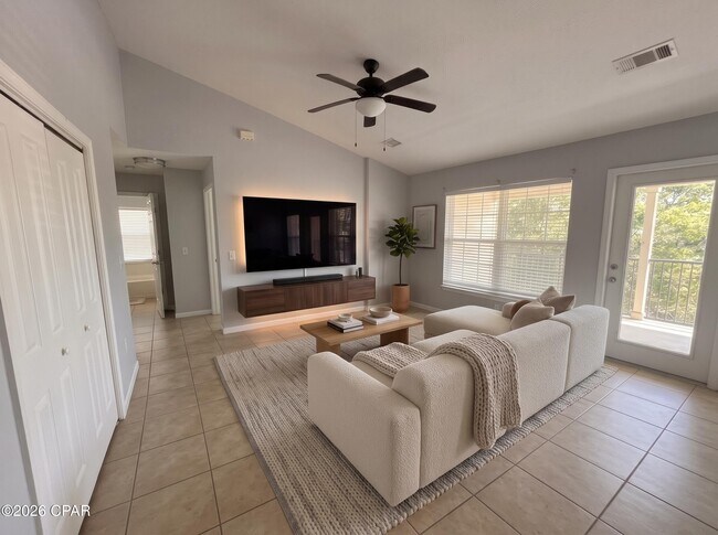 Photo - 131 Gwyn Dr Unit D