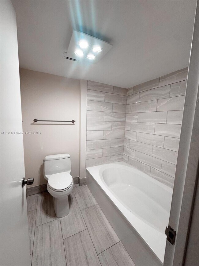 Photo - 1632 S Bayshore Ct