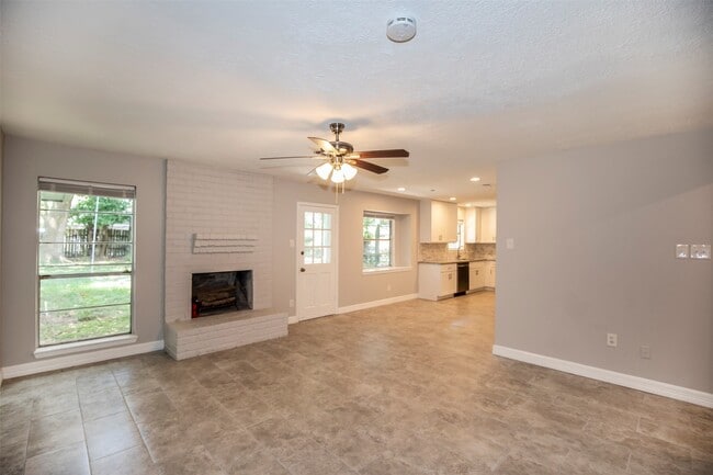 Photo - 802 Wavecrest Ln