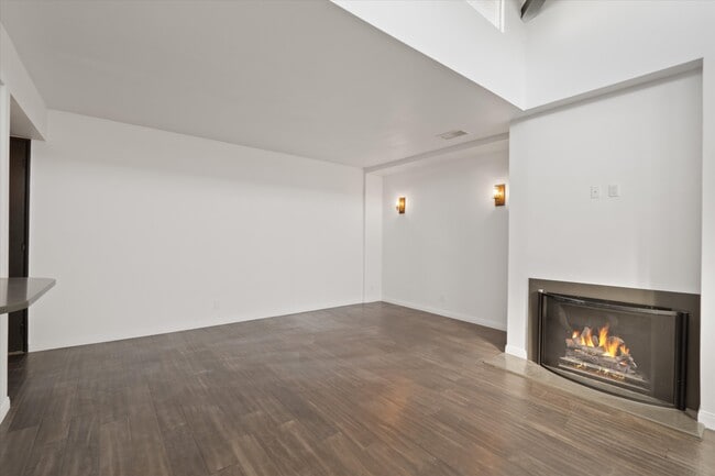 Photo - 2175 S Beverly Glen Blvd Unidad 403