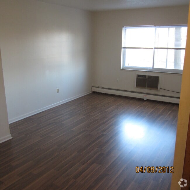 Building Photo - 1691 Robinwood Ave Unit 107 Rental