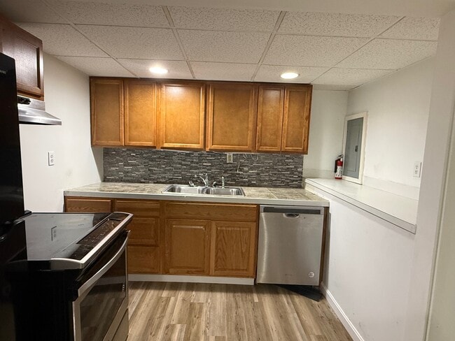 4 Thompson St Unit 1