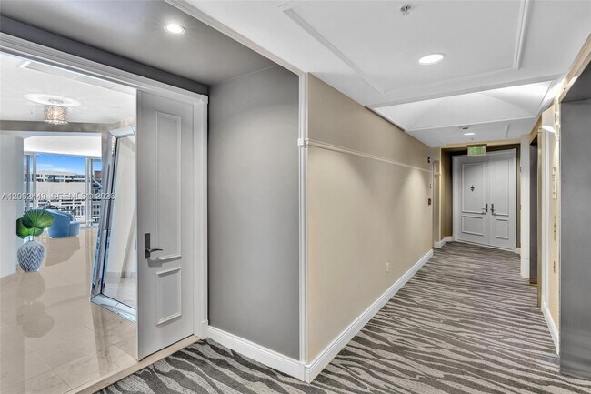 Photo - 848 Brickell Key Dr Unit 1805