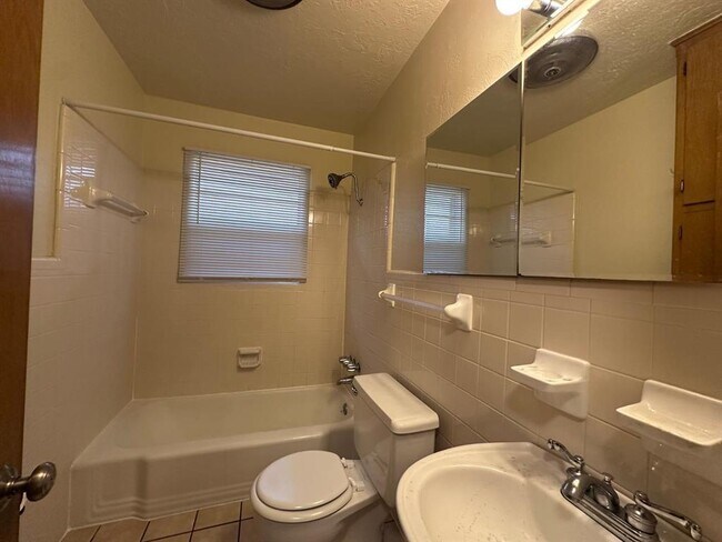 Photo - 2037 Delaware Ln Unit 2037