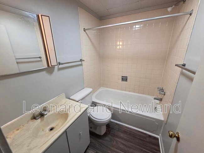 Photo - 1215 Gomber Ave