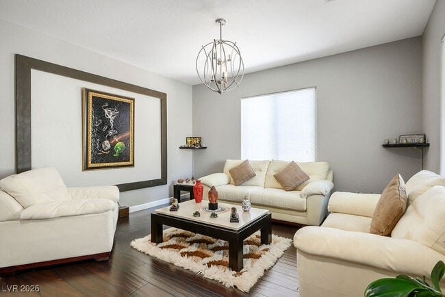 Photo - 2589 Chateau Clermont St