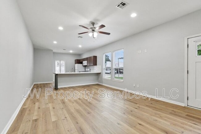 Photo - 3701 Derbigny St